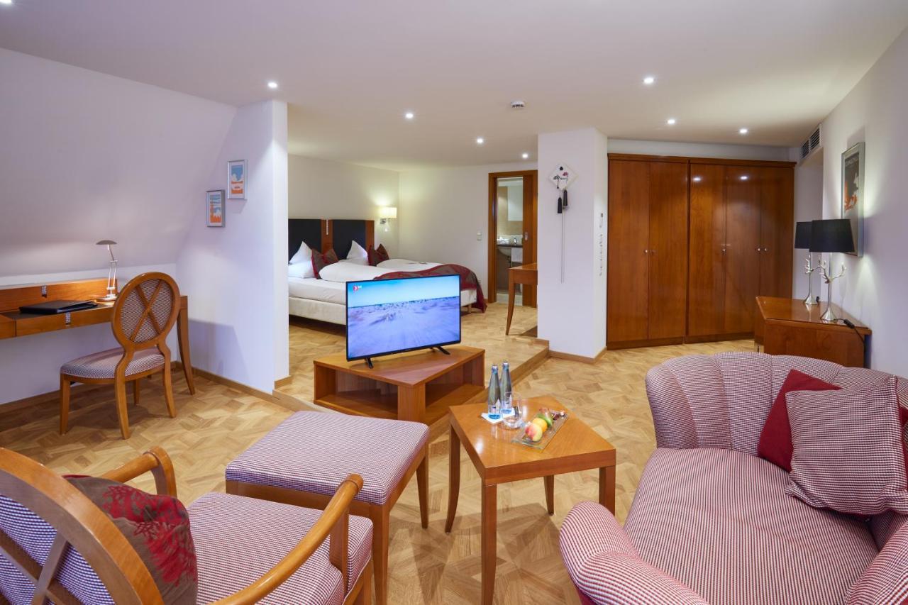 Erfurths Bergfried Ferien & Wellnesshotel Hinterzarten Esterno foto